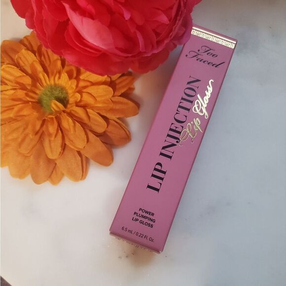 Too Faced Lip Injection Plumping Lip Gloss in Pretty Pony (Pink Glitter) - Picture 10 of 14